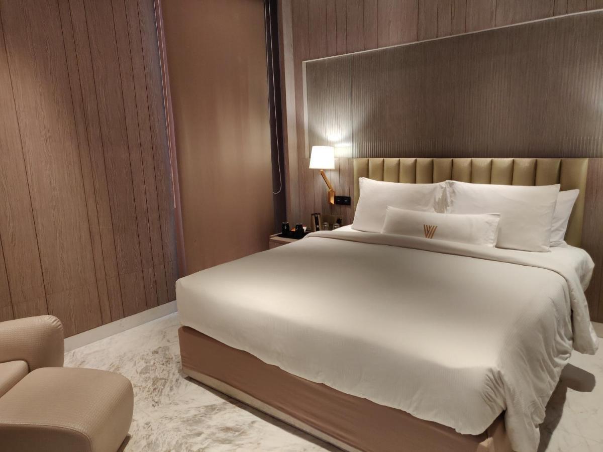 Vividus Hotel Bangalore Bagian luar foto