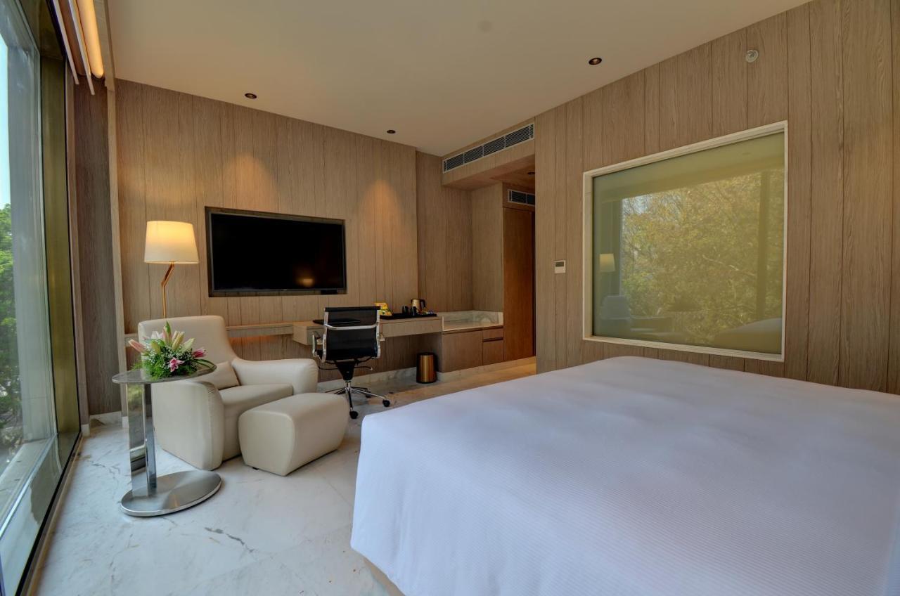 Vividus Hotel Bangalore Bagian luar foto